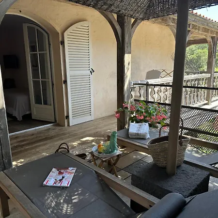Le Clos Des Sept Palmiers 5* 滨海卡瓦莱尔