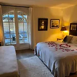 Le Clos Des Sept Palmiers 5* 滨海卡瓦莱尔