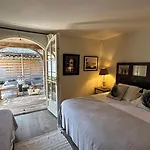 Le Clos Des Sept Palmiers 滨海卡瓦莱尔